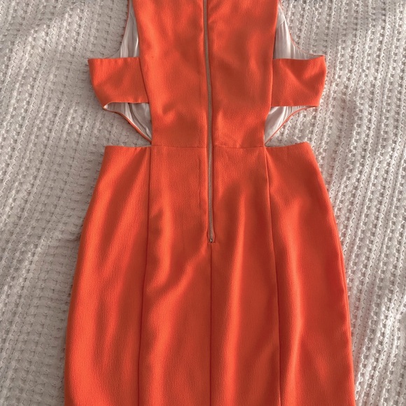Beautiful size small peach dress with cut outs. - Picture 3 of 5